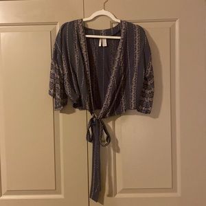 Japna crop top with tie in front